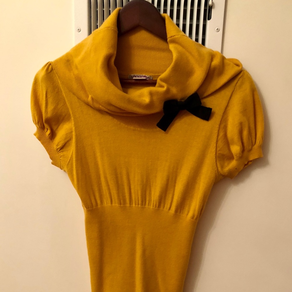 Adorable Yellow Sweater! 💛💛💛